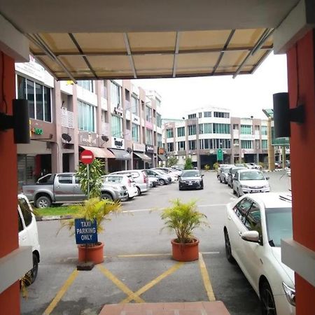 Zotel Business & Leisure Hotel Kuching Buitenkant foto