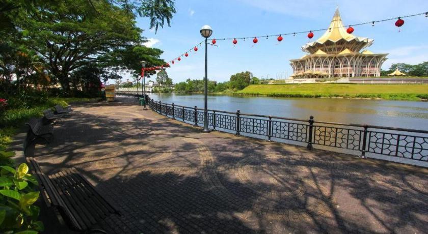Zotel Business & Leisure Hotel Kuching Buitenkant foto