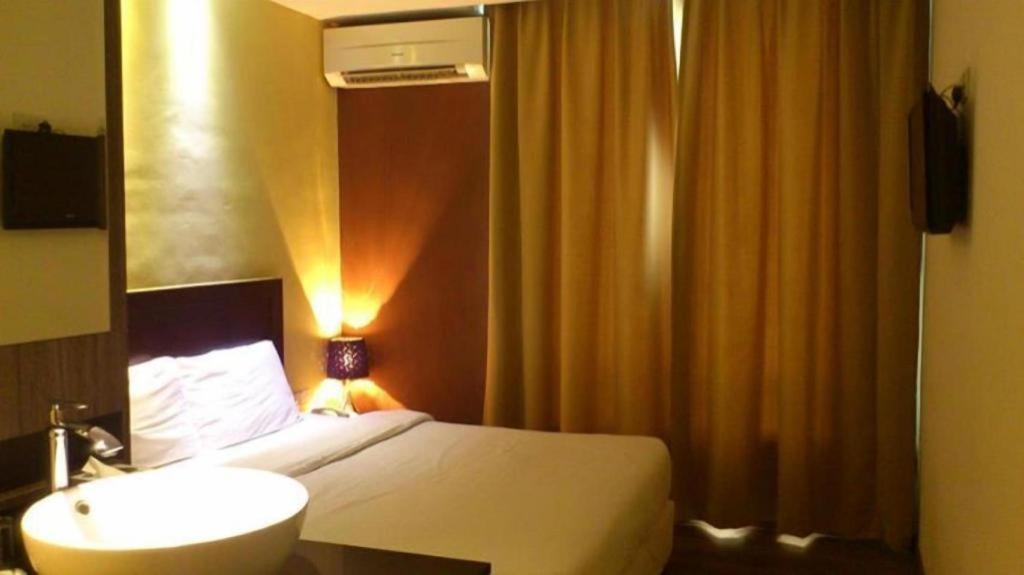 Zotel Business & Leisure Hotel Kuching Buitenkant foto