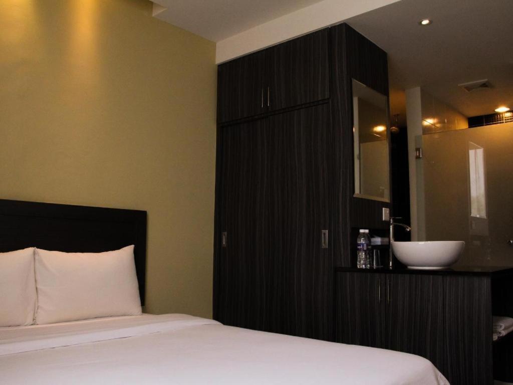 Zotel Business & Leisure Hotel Kuching Buitenkant foto